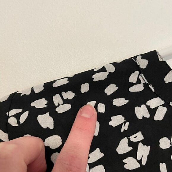 NYDJ NOT YOUR DAUGHTERS JEANS Pintuck Blouse 3/4 Sleeve Pleatback Black White - Picture 13 of 16